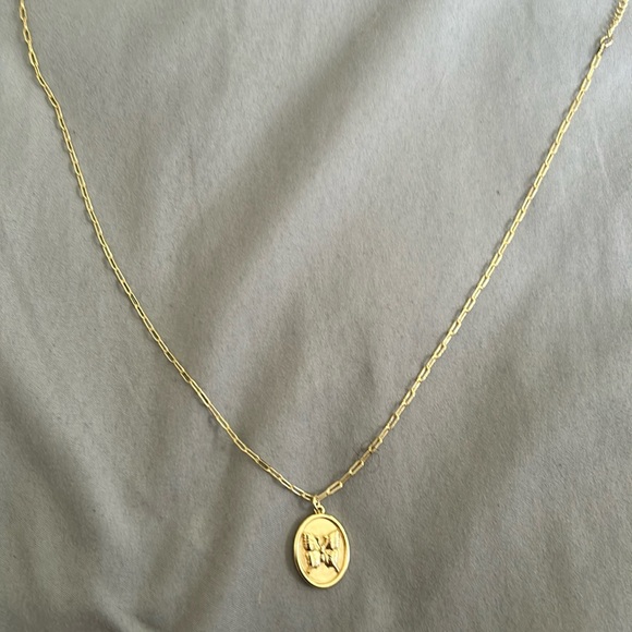 Cute butterfly necklace - Picture 1 of 2